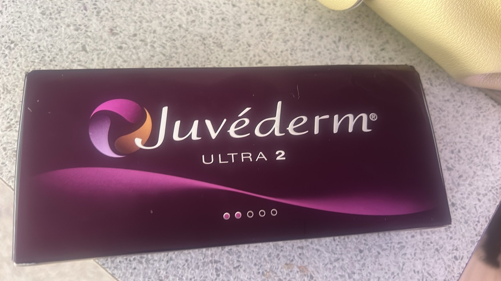 Опаковка Juvéderm Ultra 2 — оригинални хиалуронови филъри, използвани във филиал Варна